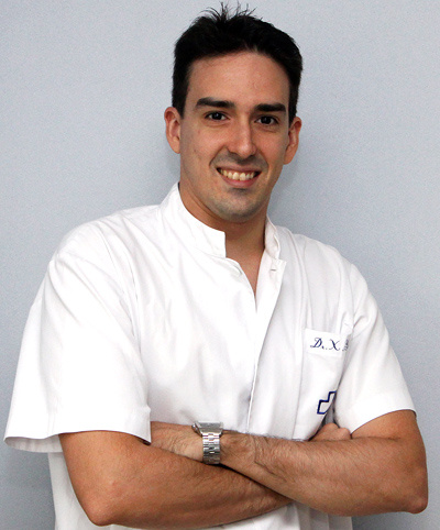 El Dr. Xavier García es especialista en Dermatología y coordinador de la ISADMU en la Clínica Teknon de Barcelona