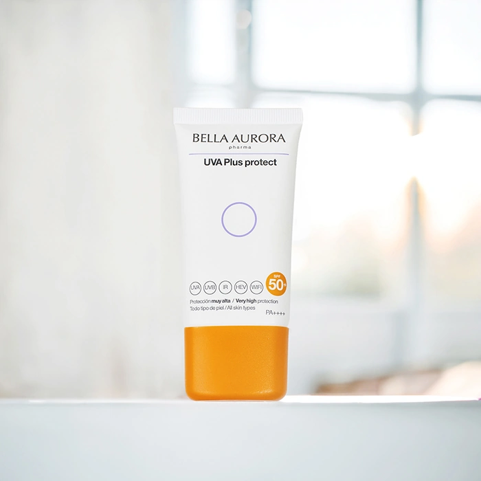 Pack Fotoprotector antimanchas UVA Plus SPF50+ + neceser jean de regalo