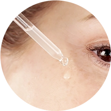 S&eacute;rum Bio10 forte con B-CORE 221&trade; corrigiendo manchas oscuras en la cara 